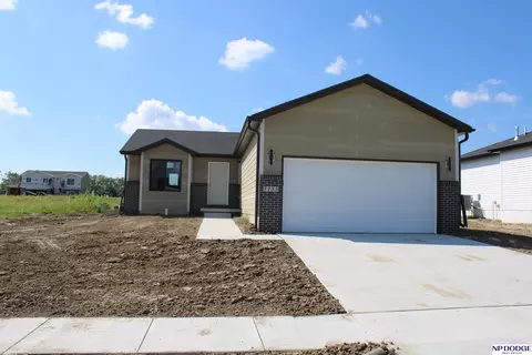 7735 Gulls Way, Lincoln, NE 68514