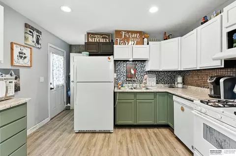 7631 S 41st St, Bellevue, NE 68147