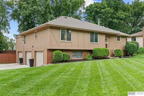 12805 Southdale Dr, Omaha, NE 68137