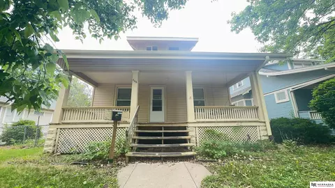 866 S 33rd St, Lincoln, NE 68510