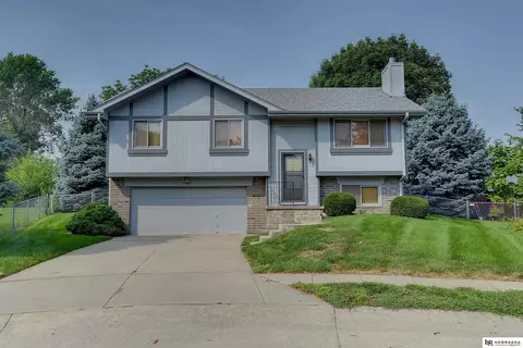 7924 Rock Creek Cir, Omaha, NE 68138