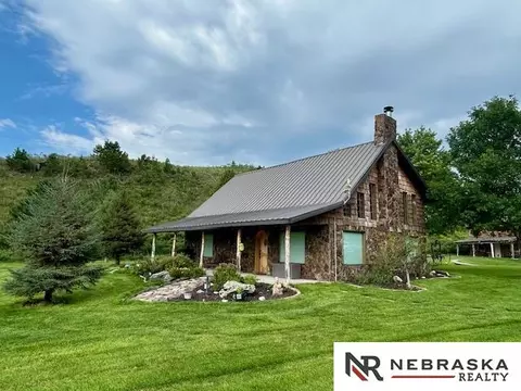 777 Eagle Nest Dr, Valentine, NE 69201