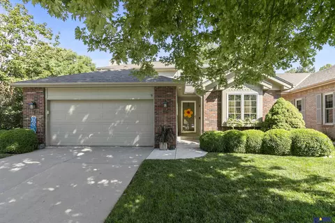 6400 Chesterfield Ct, Lincoln, NE 68510
