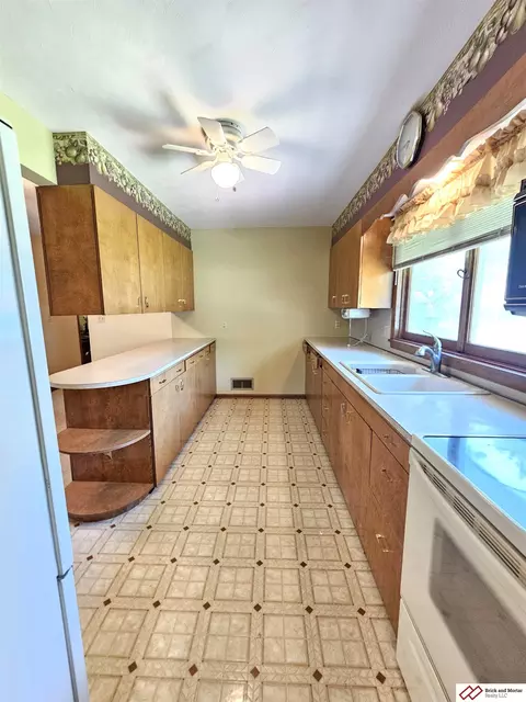 Kitchen - 1722 Summit St, Beatrice, NE 68310 photo 2 of 2