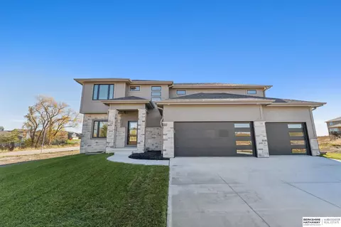 21307 Y St, Elkhorn, NE 68022