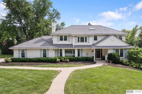 9941 Broadmoor Rd, Omaha, NE 68114
