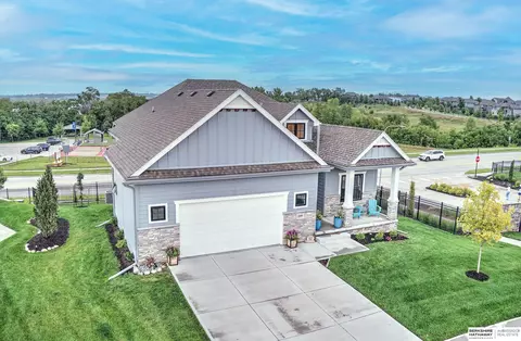 12650 Grant Plz, Papillion, NE 68138