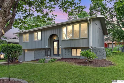 5623 S 140th St, Omaha, NE 68137