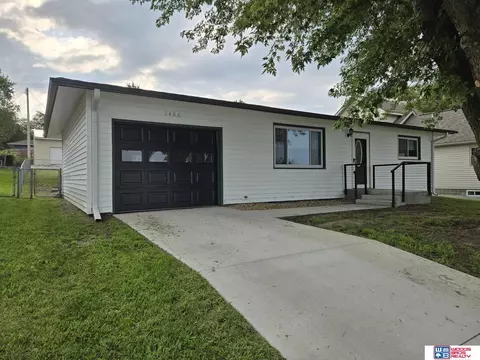 1406 N 8th St, Beatrice, NE 68310