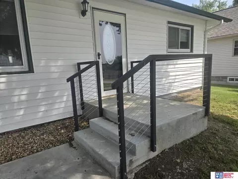 Exterior - 1406 N 8th St, Beatrice, NE 68310 photo 3 of 5