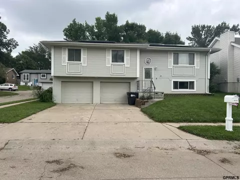 6335 N 115th Avenue Cir, Omaha, NE 68164