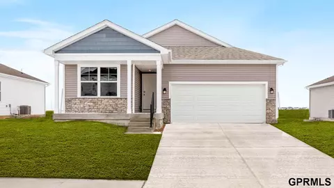 11462 Port Royal Dr, Papillion, NE 68046