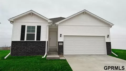 11454 Port Royal Dr, Papillion, NE 68046