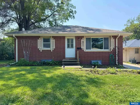 6911 Starr St, Lincoln, NE 68505