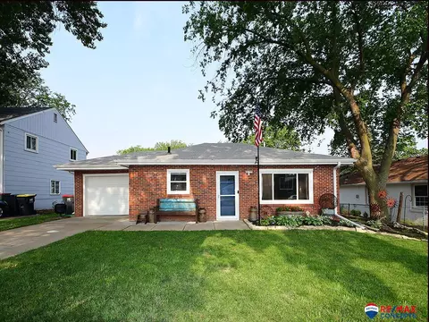 611 S 51st St, Lincoln, NE 68510