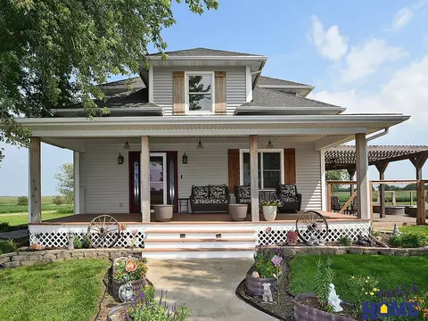 5424 S 38th Rd, Cortland, NE 68331