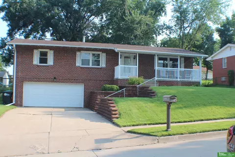 9823 Evans St, Omaha, NE 68134