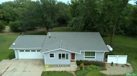 1015 M Rd, York, NE 68467
