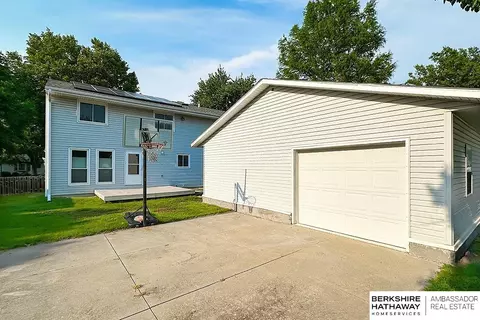 2211 W Sumner St, Lincoln, NE 68522