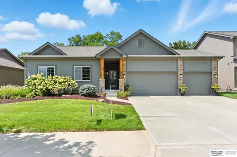 4602 S 199th Ave, Omaha, NE 68135