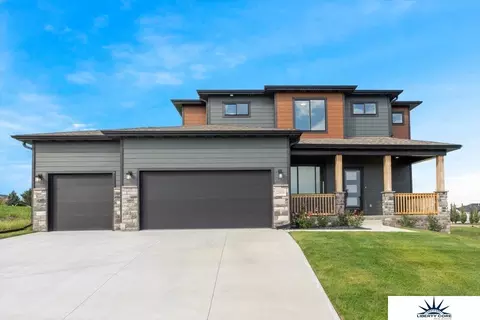 21010 Alex Ave, Elkhorn, NE 68022