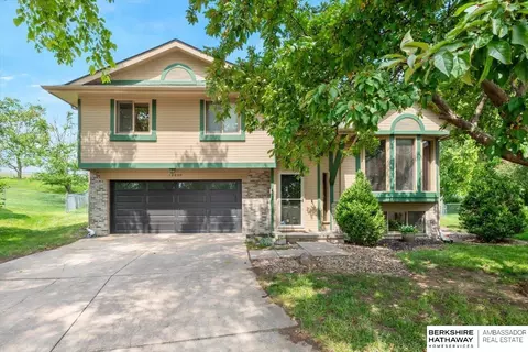 12630 Park Lane Cir, Omaha, NE 68164