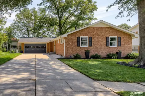 220 Glenhaven Dr, Lincoln, NE 68505