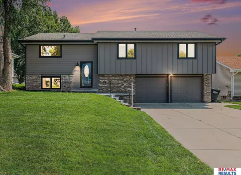 13525 Valley St, Omaha, NE 68144
