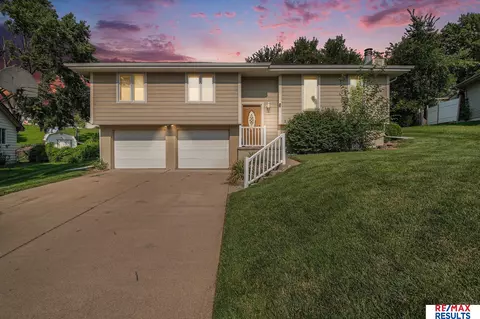 10723 Borman Cir, Omaha, NE 68127