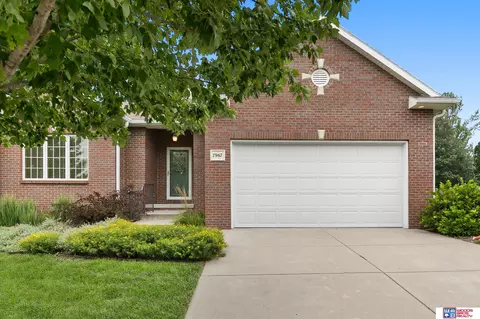 7967 Weeping Willow Ln, Lincoln, NE 68506
