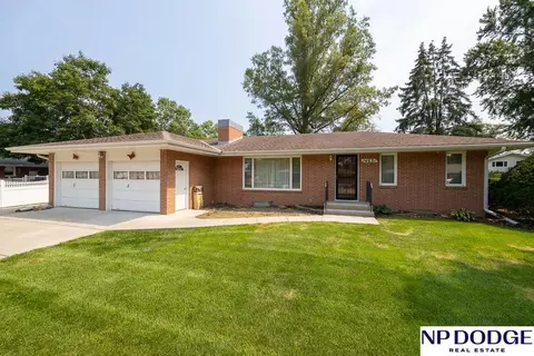 14631 Oak Ln, Waverly, NE 68462