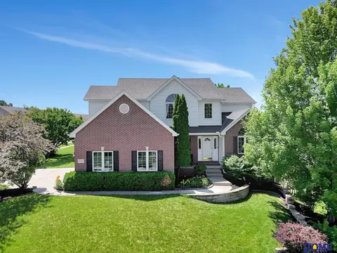9249 Foxen Cir, Lincoln, NE 68526