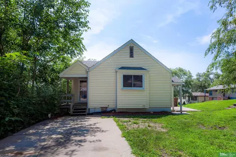307 W 19 Ave, Bellevue, NE 68005