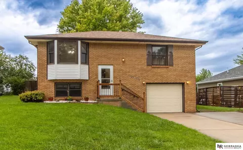 6155 NW 12th St, Lincoln, NE 68521