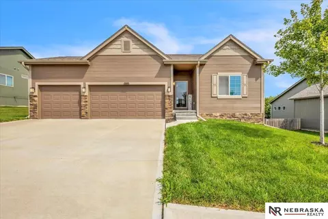 16642 Potter St, Bennington, NE 68007