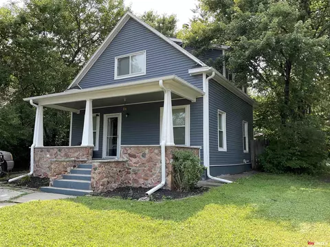 3037 S 48th St, Lincoln, NE 68506