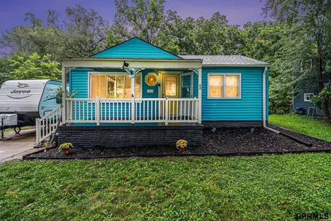 7213 Sarpy Ave, Bellevue, NE 68147
