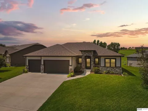 7504 N 161st St, Bennington, NE 68007