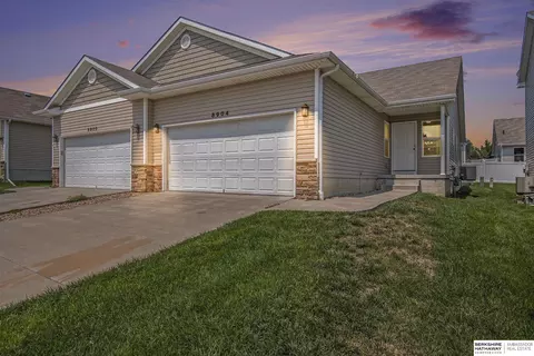 8904 Blacksmith Ct, Lincoln, NE 68507
