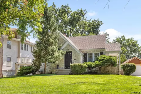 1005 S 36th St, Omaha, NE 68105