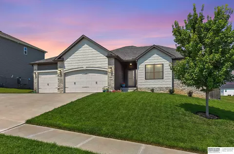 6424 Kyla Dr, Papillion, NE 68157