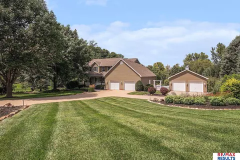 16660 Sage St, Omaha, NE 68136