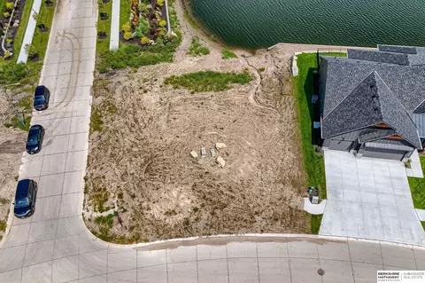 28586 Jessie Cir, Valley, NE 68064