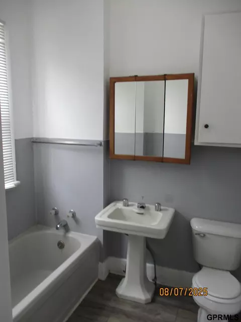 Bath - 522 E 3 St, Fremont, NE 68025 photo 1 of 2