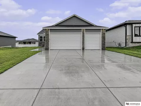 5910 SW 9th St, Lincoln, NE 68523