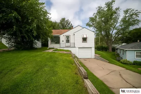 4114 N 53rd St, Omaha, NE 68104