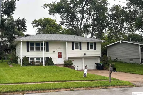 12362 Bel Dr, Omaha, NE 68144
