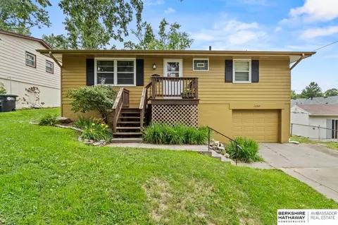 12249 T St, Omaha, NE 68137