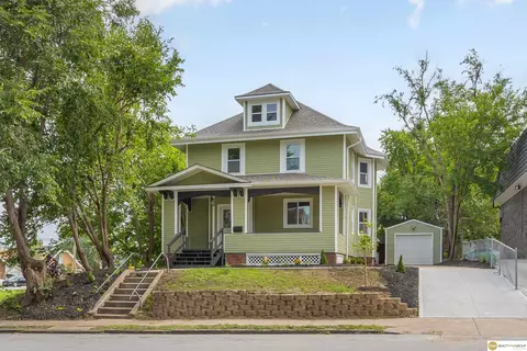 1109 S 32nd St, Omaha, NE 68105