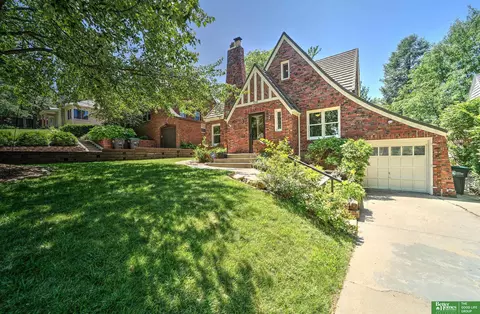 1518 N 51st St, Omaha, NE 68104